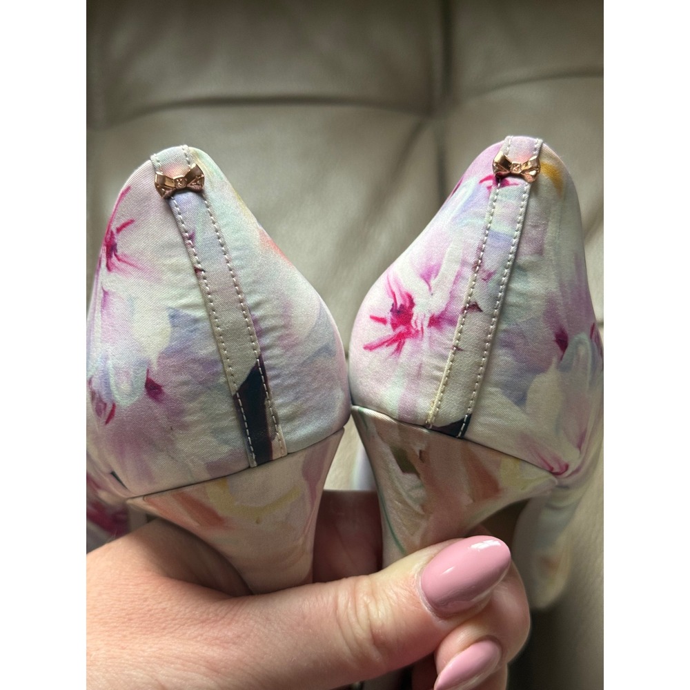 Ted Baker London Floral Satin Pointed Toe Pumps Rose Gold Detail Heels Size 38.5 - Picture 4 of 7